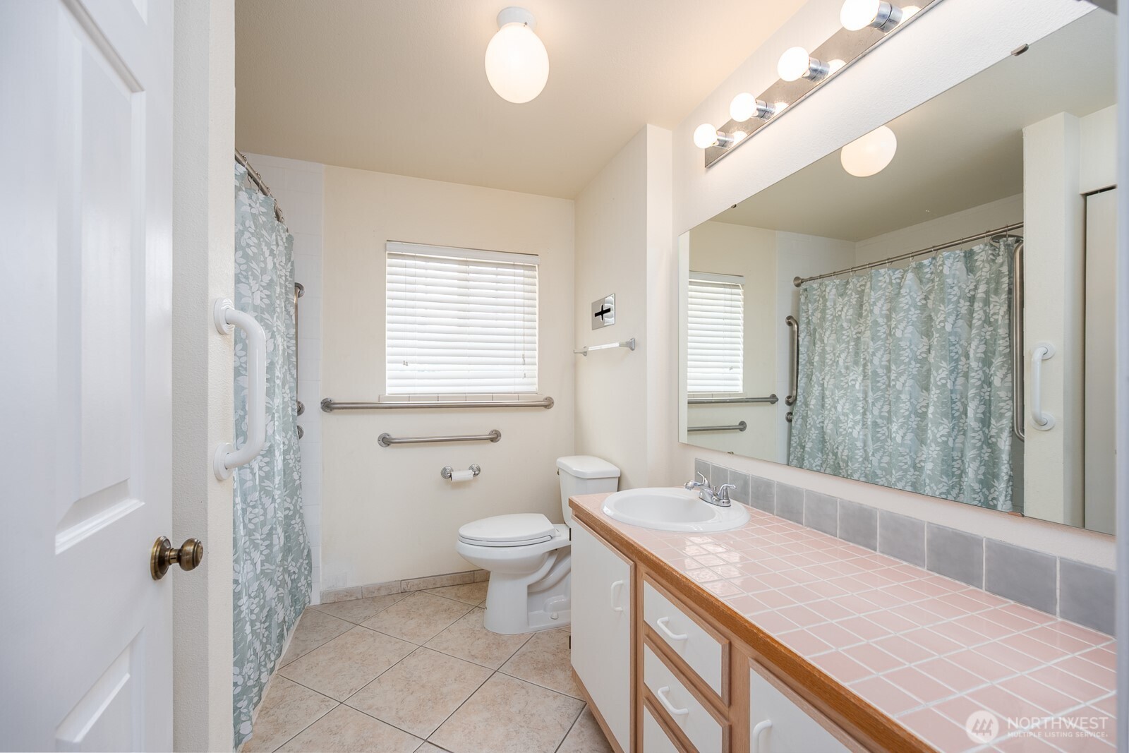 7239 Bayview Avenue Property Photo 15