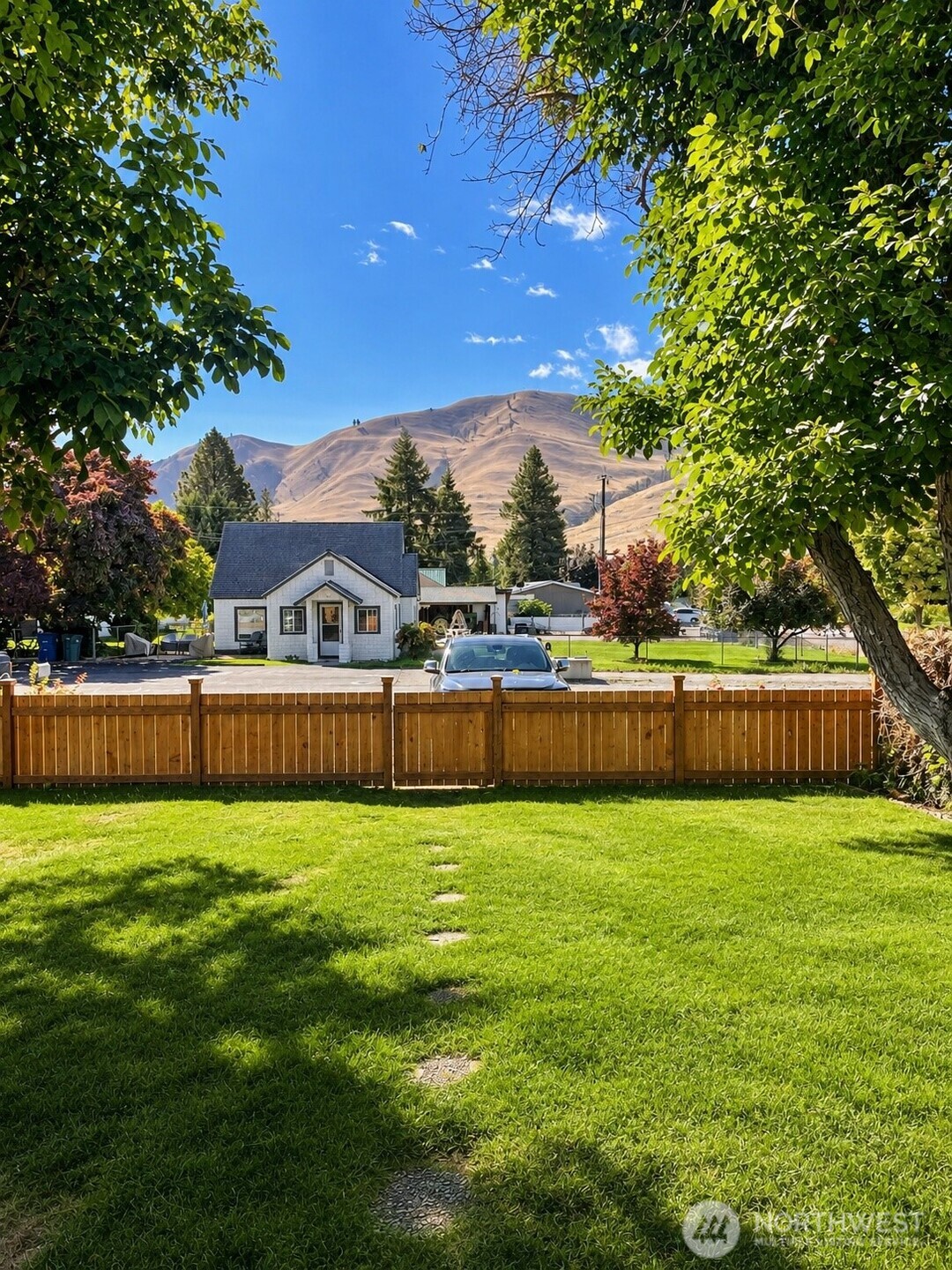 507 E Wapato Avenue Property Photo 1