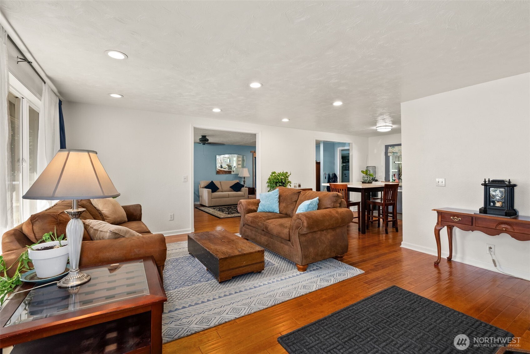 17642 Irwin Street Property Photo 2