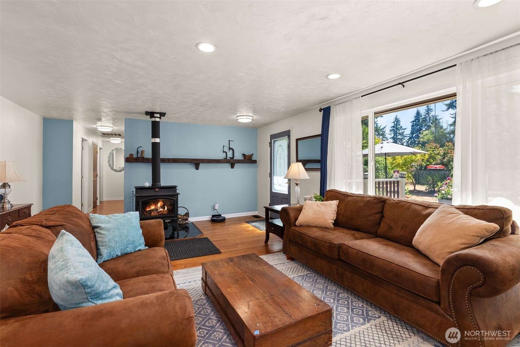17642 Irwin Street Property Photo 3