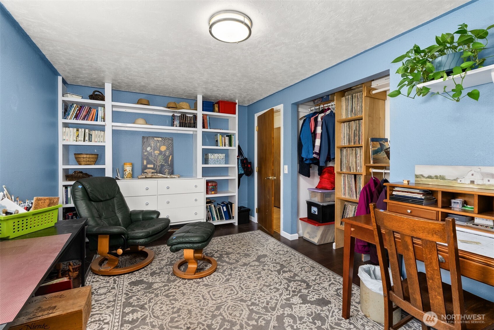 17642 Irwin Street Property Photo 13