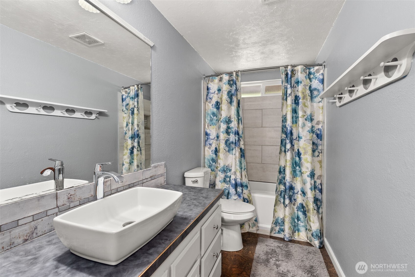 17642 Irwin Street Property Photo 15