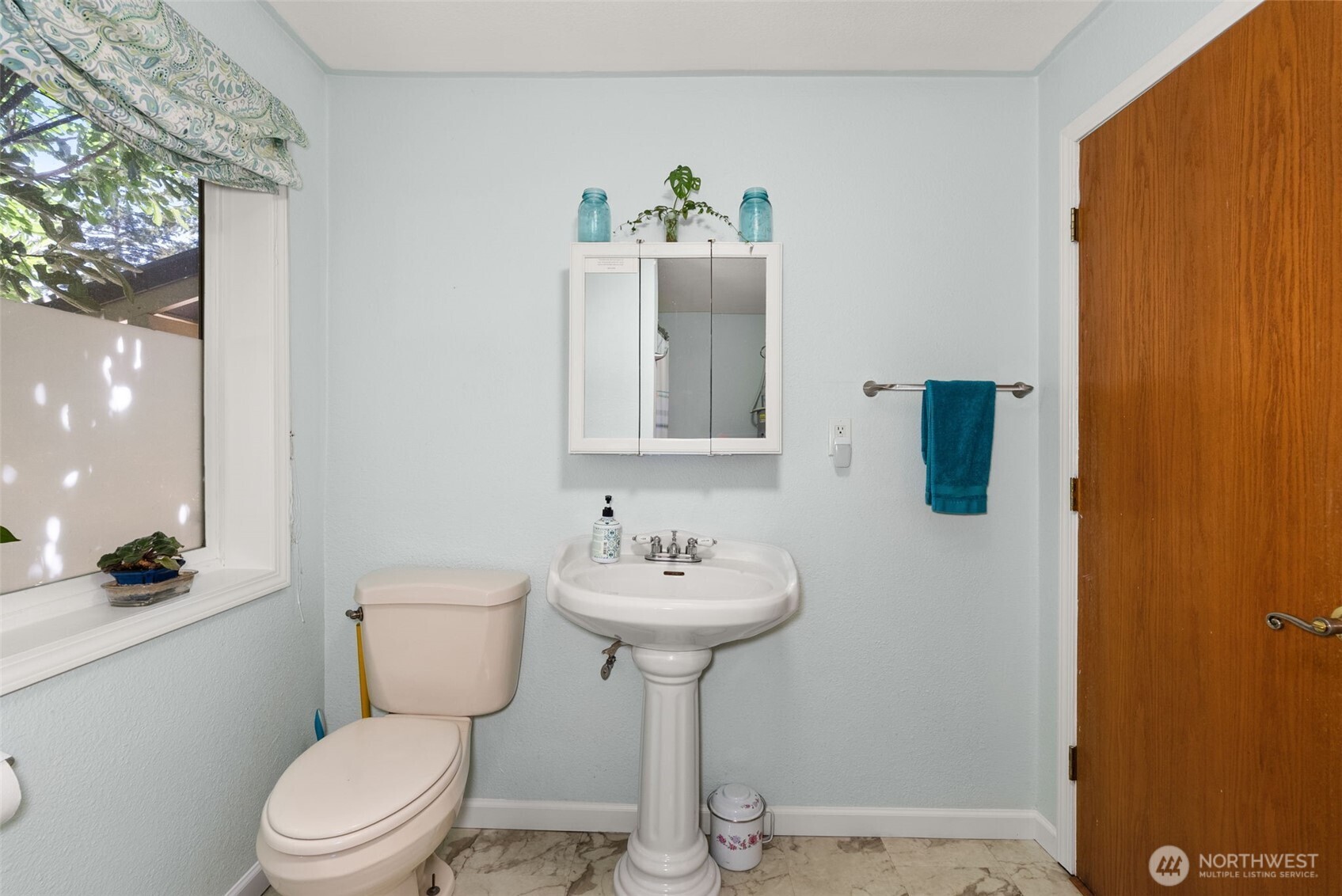 17642 Irwin Street Property Photo 17