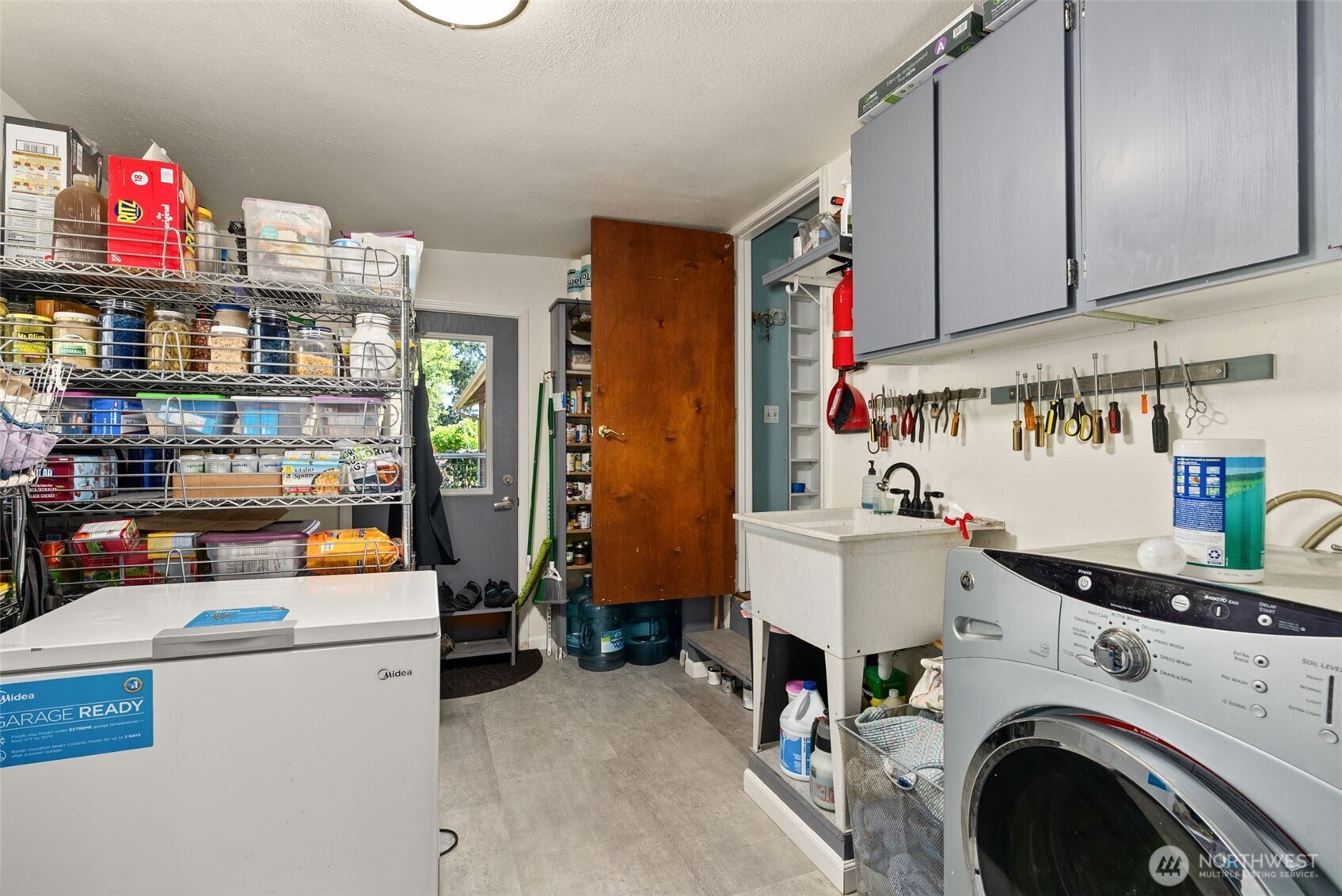 17642 Irwin Street Property Photo 21