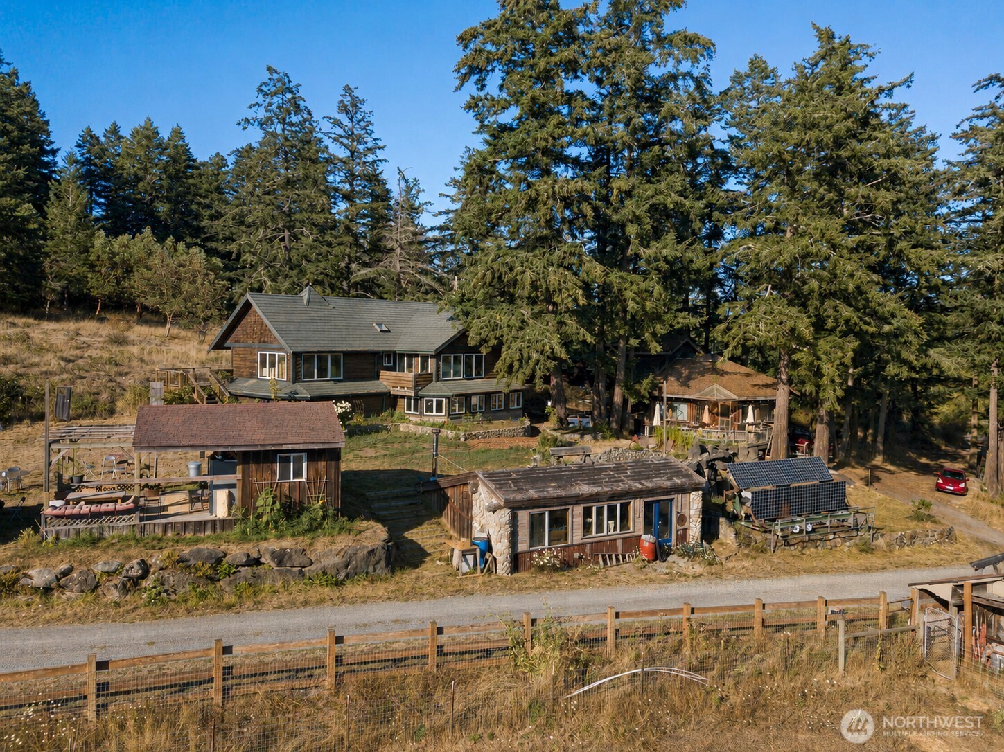 652 Halvorsen Road Property Photo 7