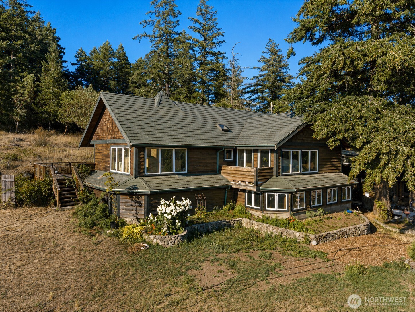 652 Halvorsen Road Property Photo 8
