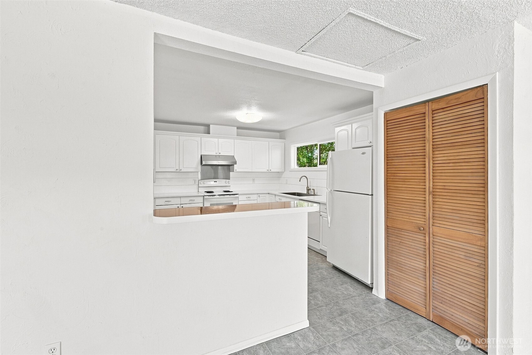 1031 S Howard Street Property Photo 6