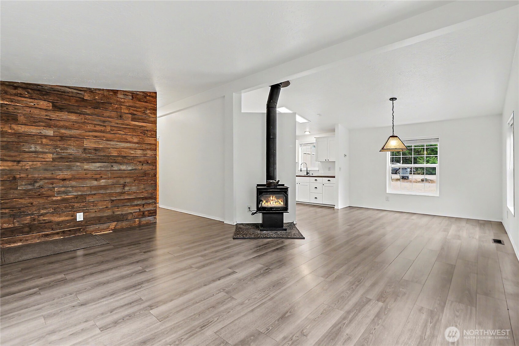 19706 215th Street Property Photo 7