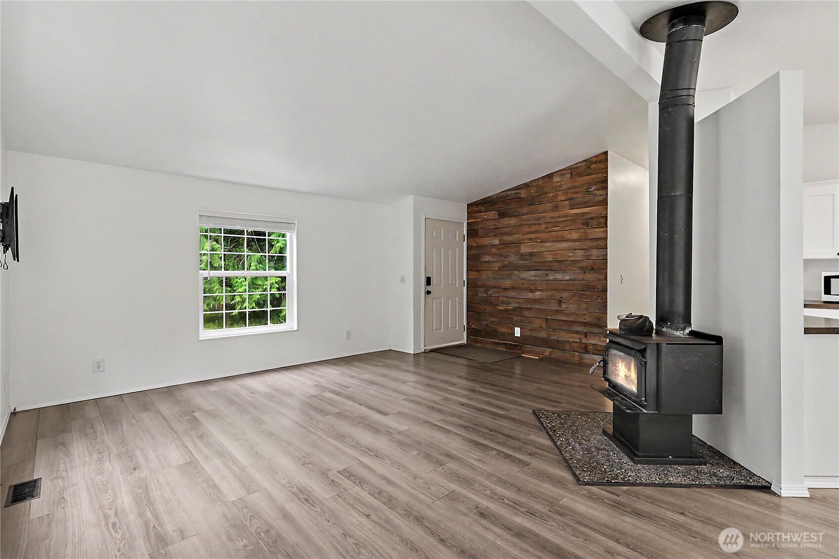 19706 215th Street Property Photo 9