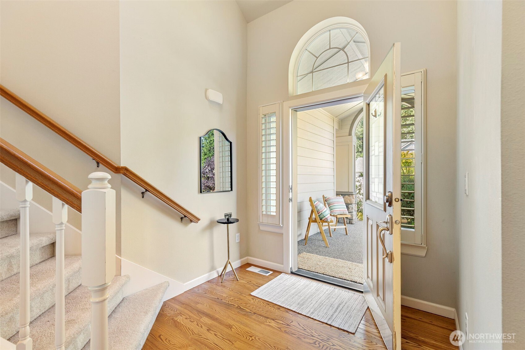 2741 Ne Noll Valley Loop Property Photo 6