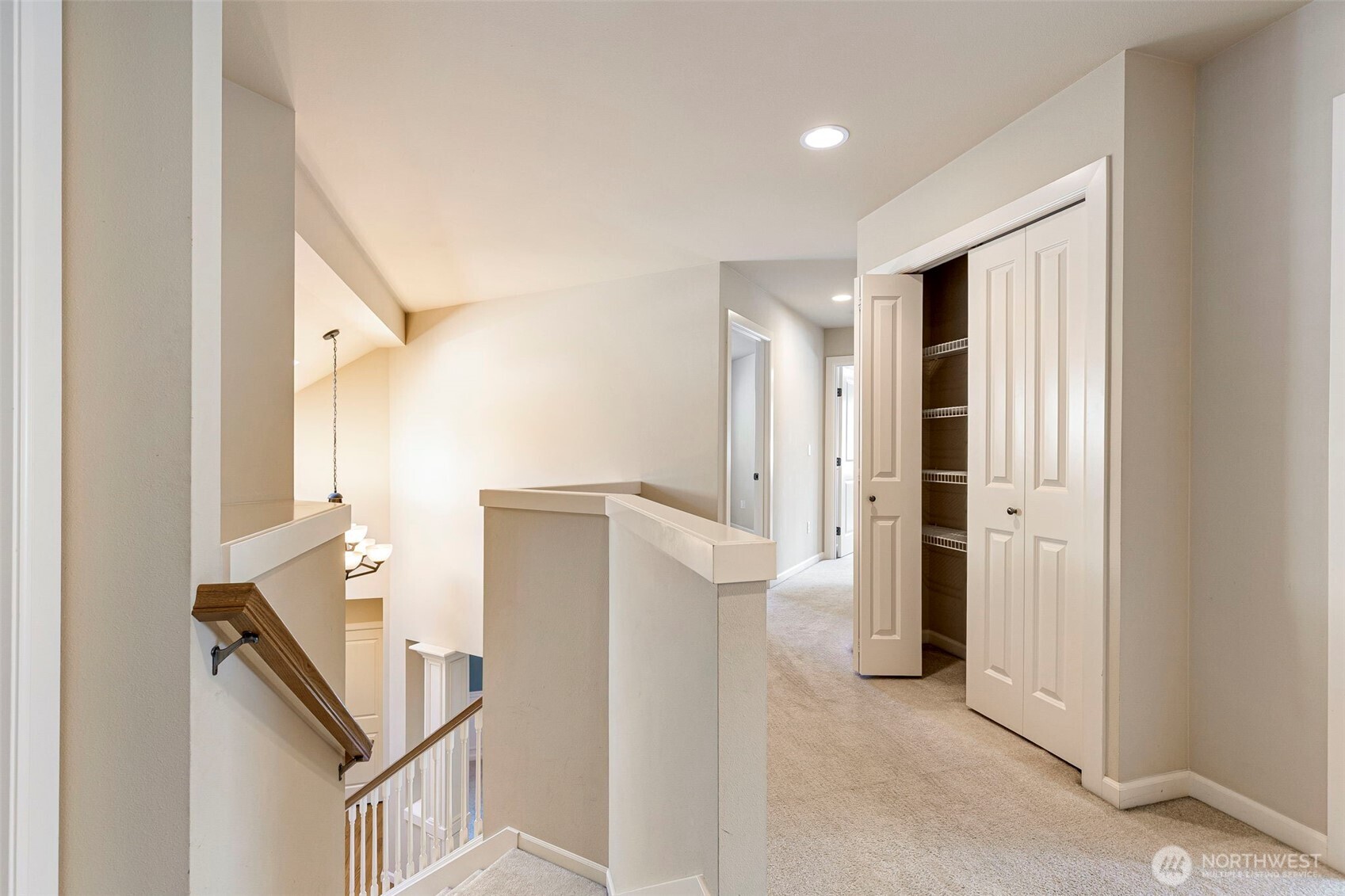 2741 Ne Noll Valley Loop Property Photo 23