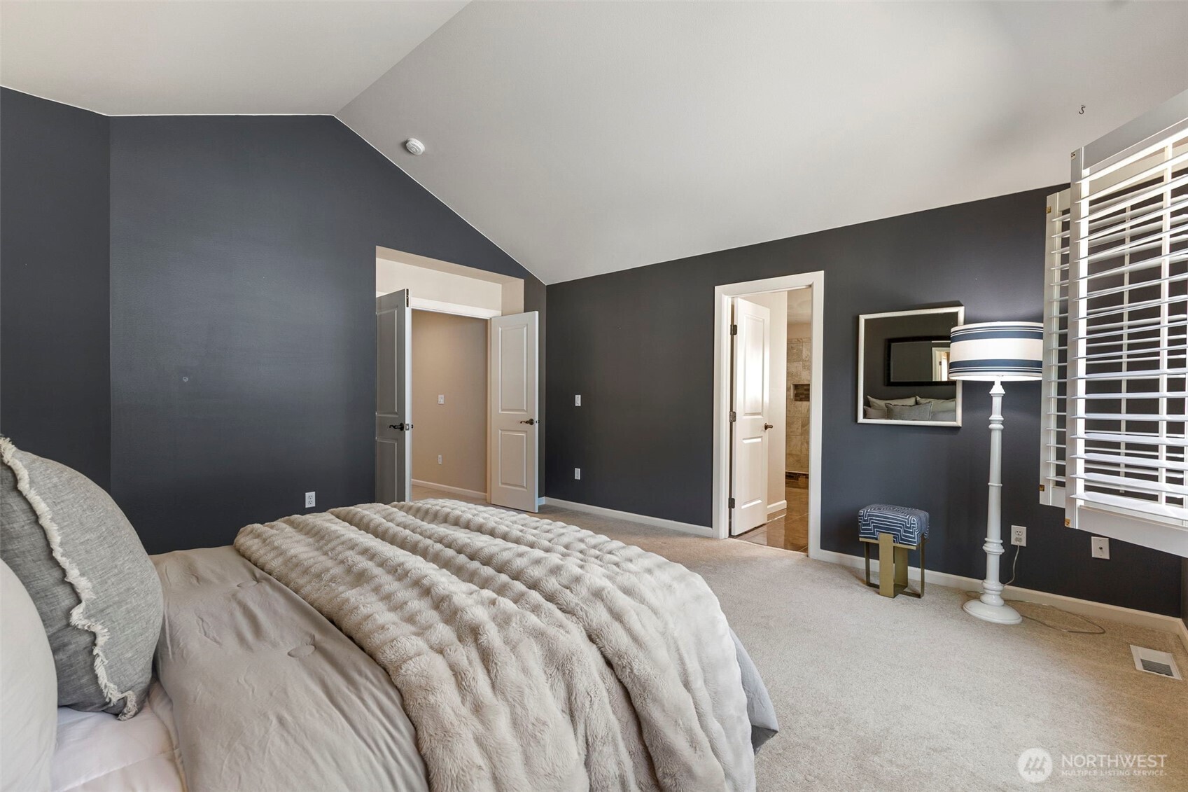 2741 Ne Noll Valley Loop Property Photo 25