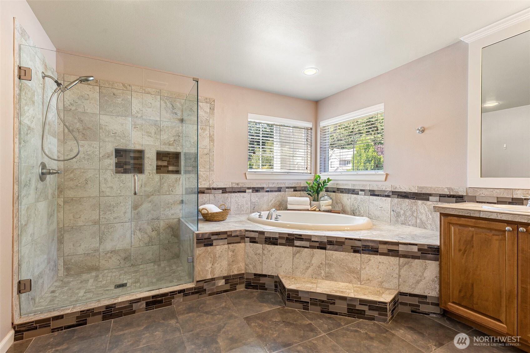 2741 Ne Noll Valley Loop Property Photo 30