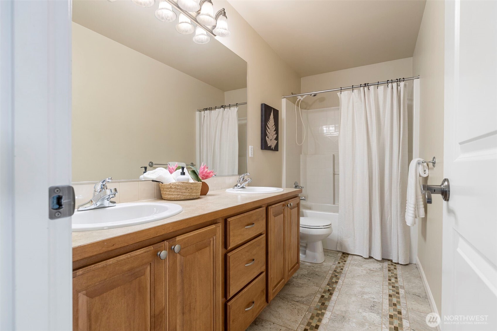 2741 Ne Noll Valley Loop Property Photo 32