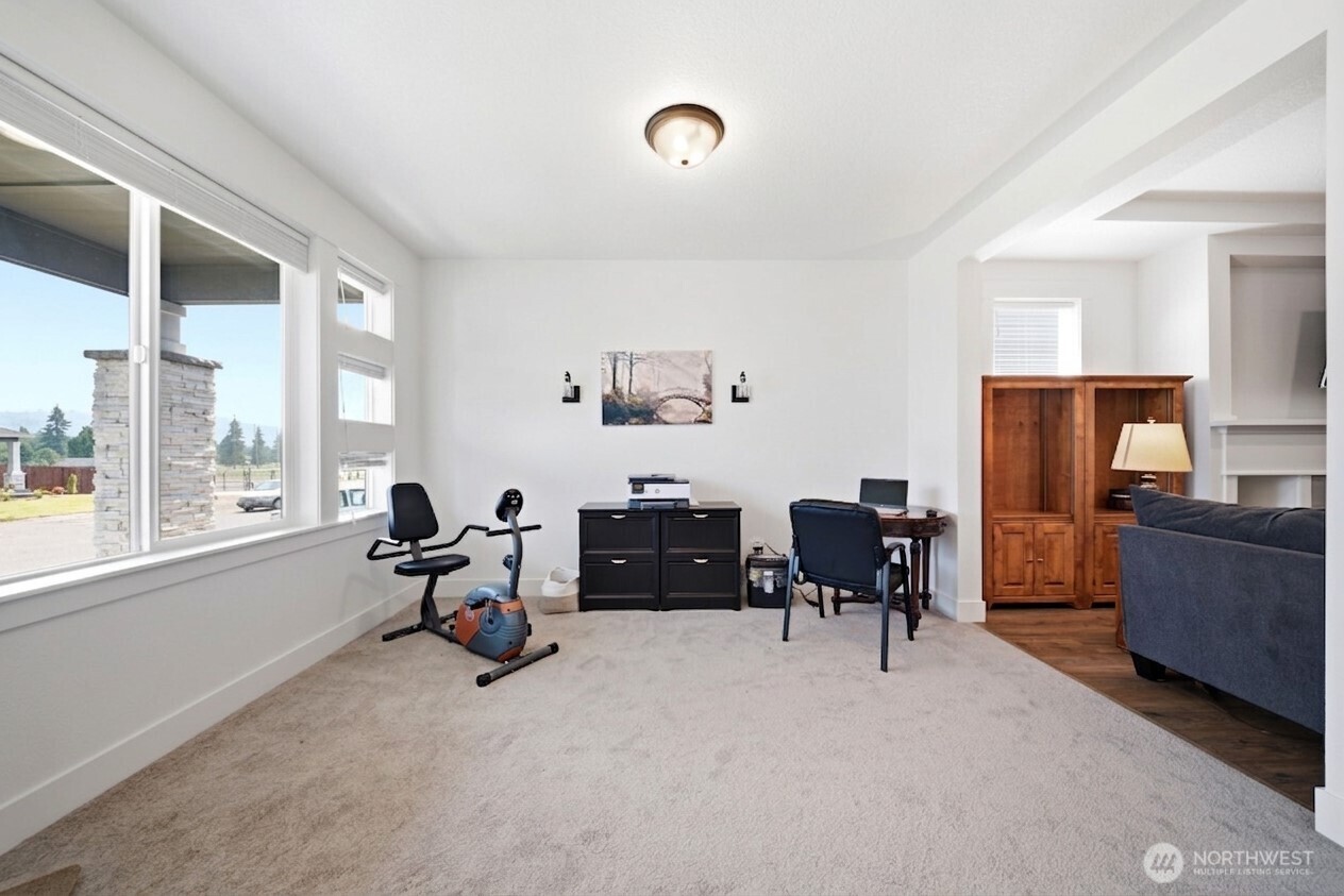 2012 Fairway Drive Property Photo 6