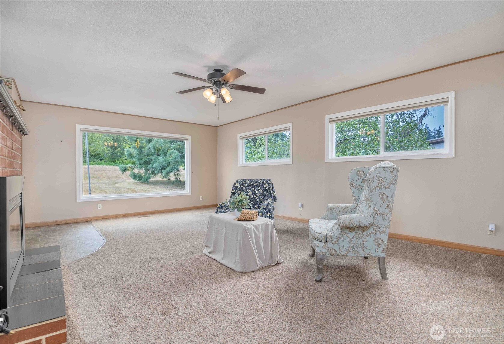 3811 E Sunset Drive Property Photo 4