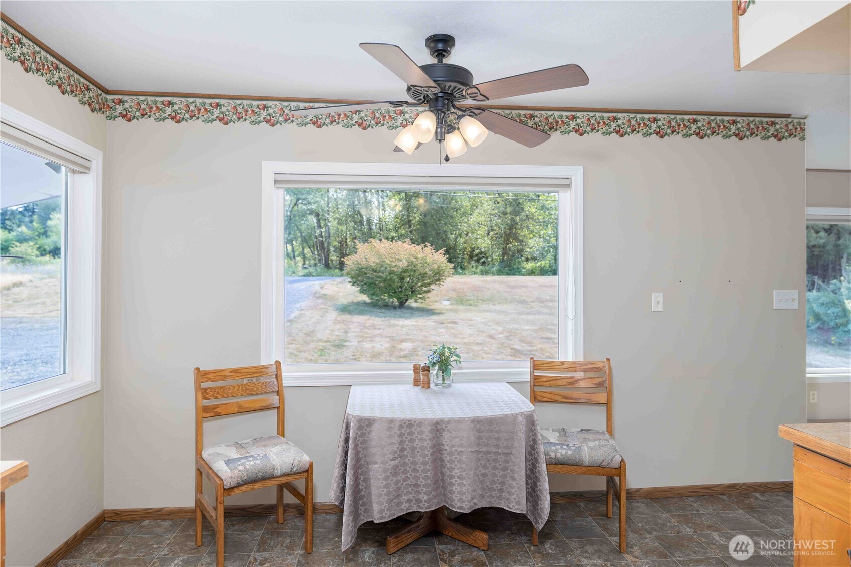 3811 E Sunset Drive Property Photo 8