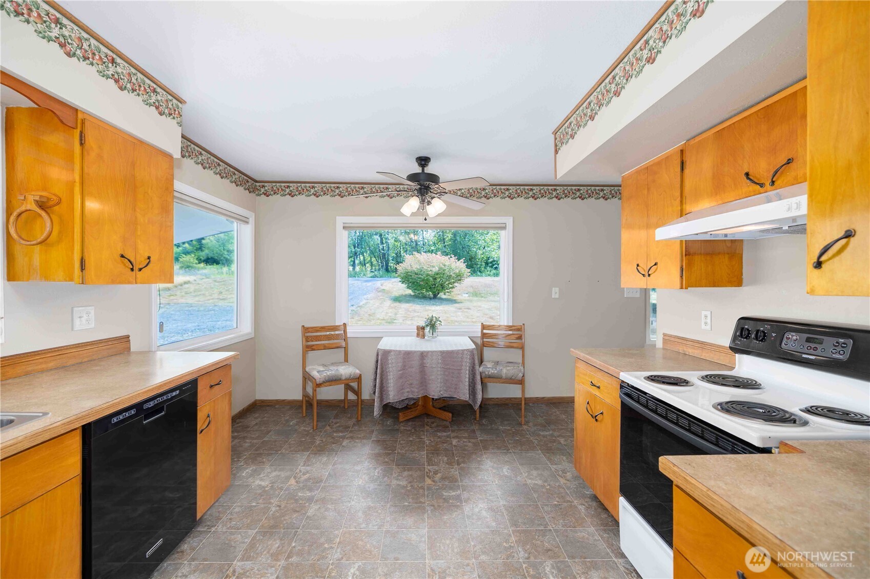 3811 E Sunset Drive Property Photo 9