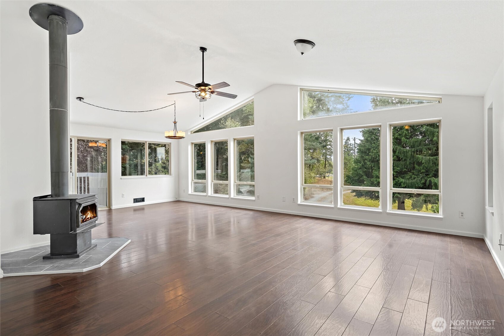 937 Rowe Road Property Photo 4