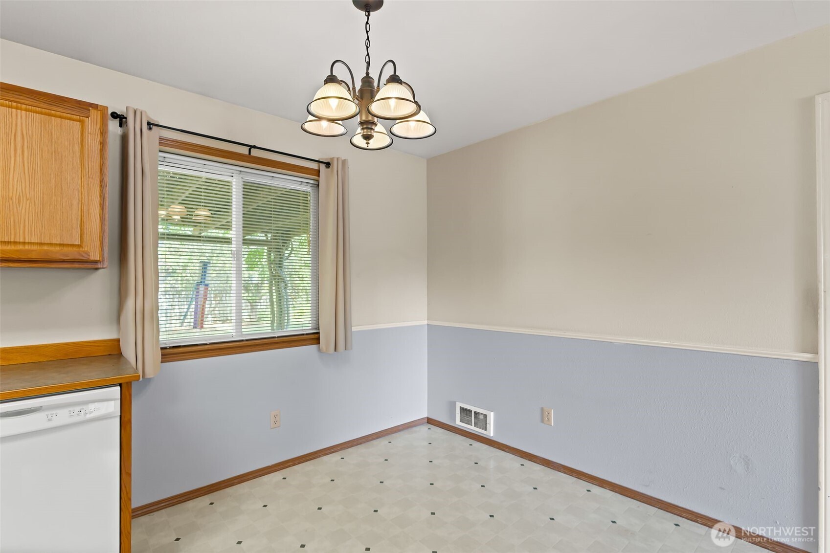 709 E White Birch Avenue Property Photo 6