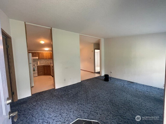 327 Beach Street Property Photo 7