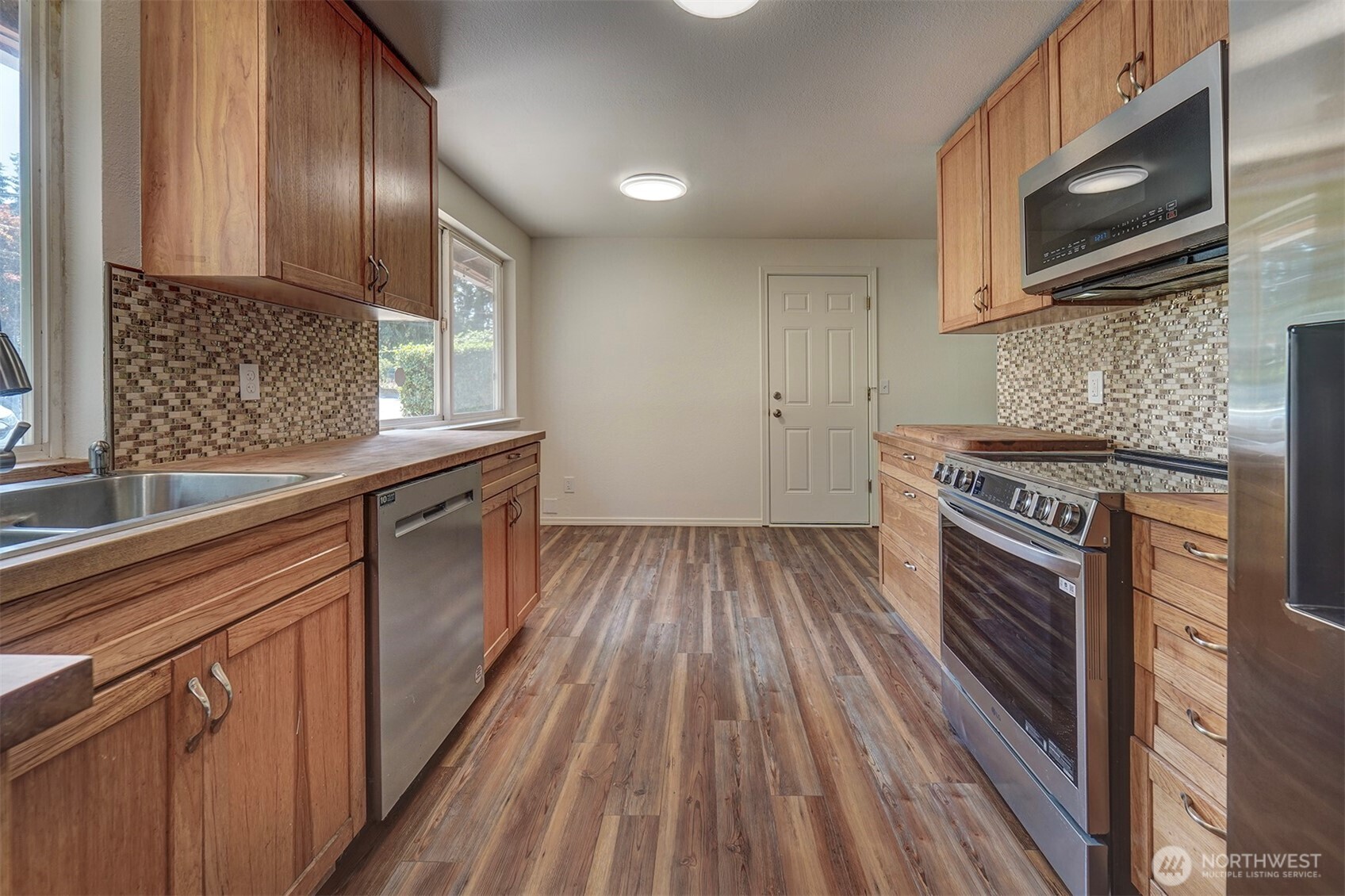 27019 Woodside Road Property Photo 5