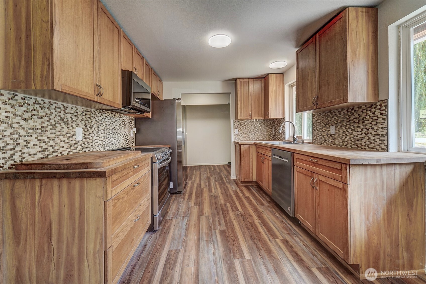 27019 Woodside Road Property Photo 6
