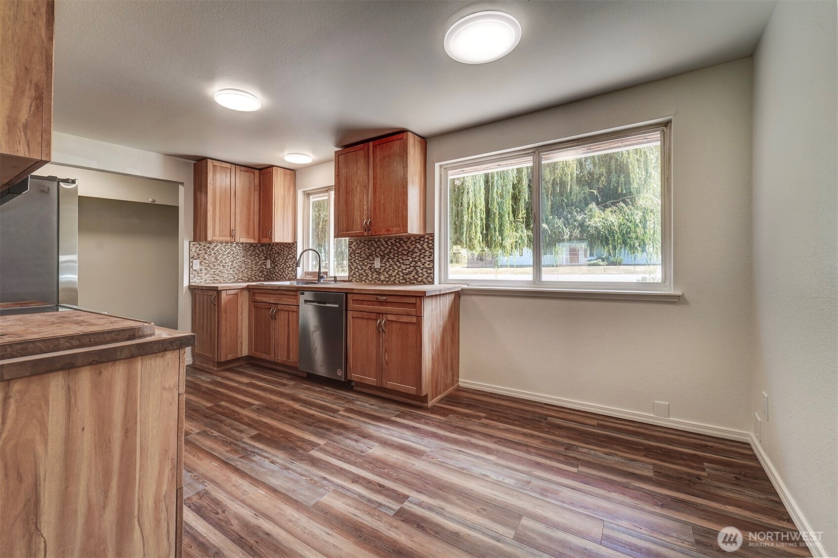 27019 Woodside Road Property Photo 8
