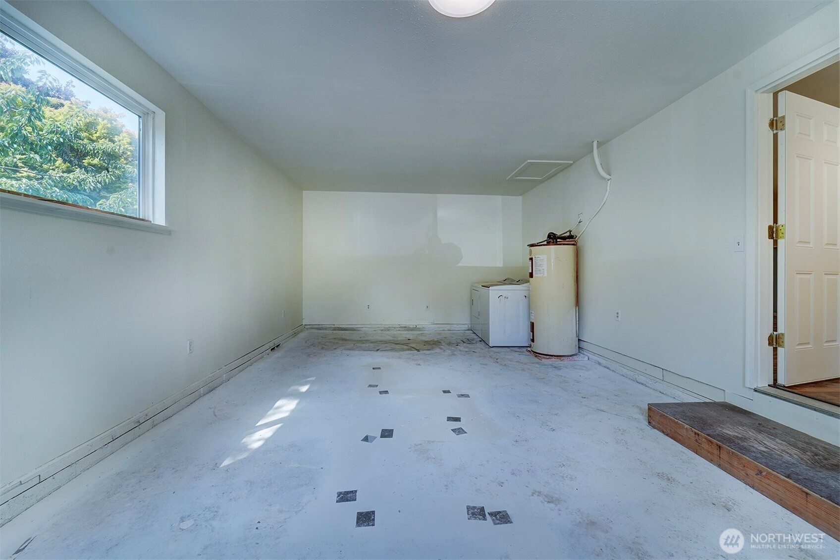 27019 Woodside Road Property Photo 9