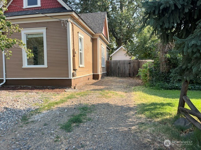 822 E Alder Property Photo 2