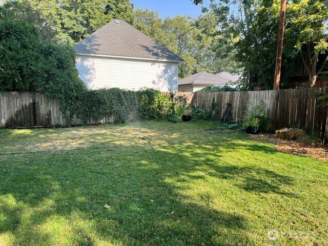 822 E Alder Property Photo 8