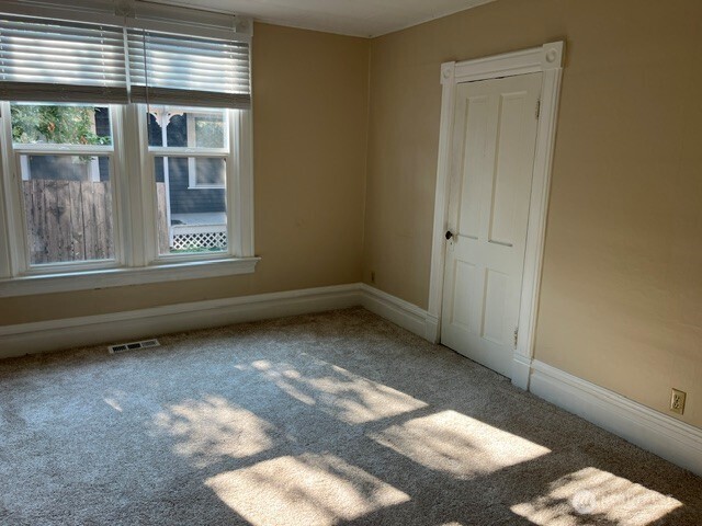 822 E Alder Property Photo 14