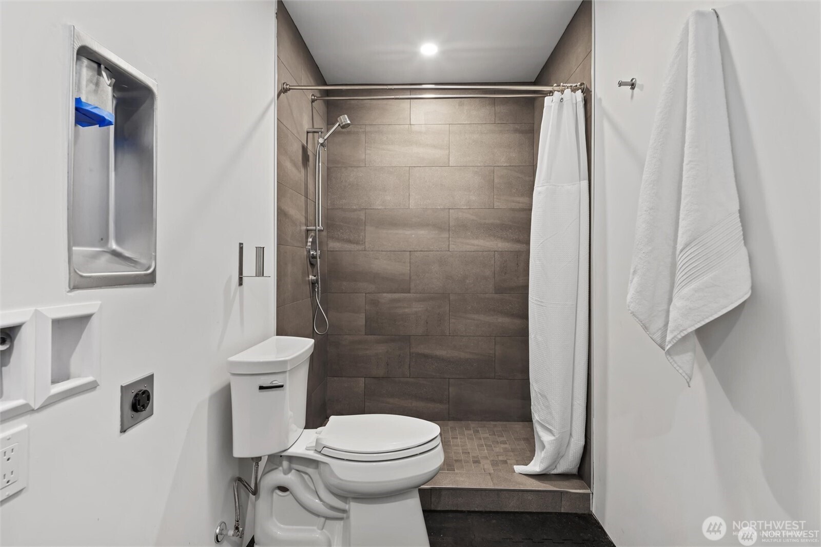 6304 Lakeview Drive Property Photo 35