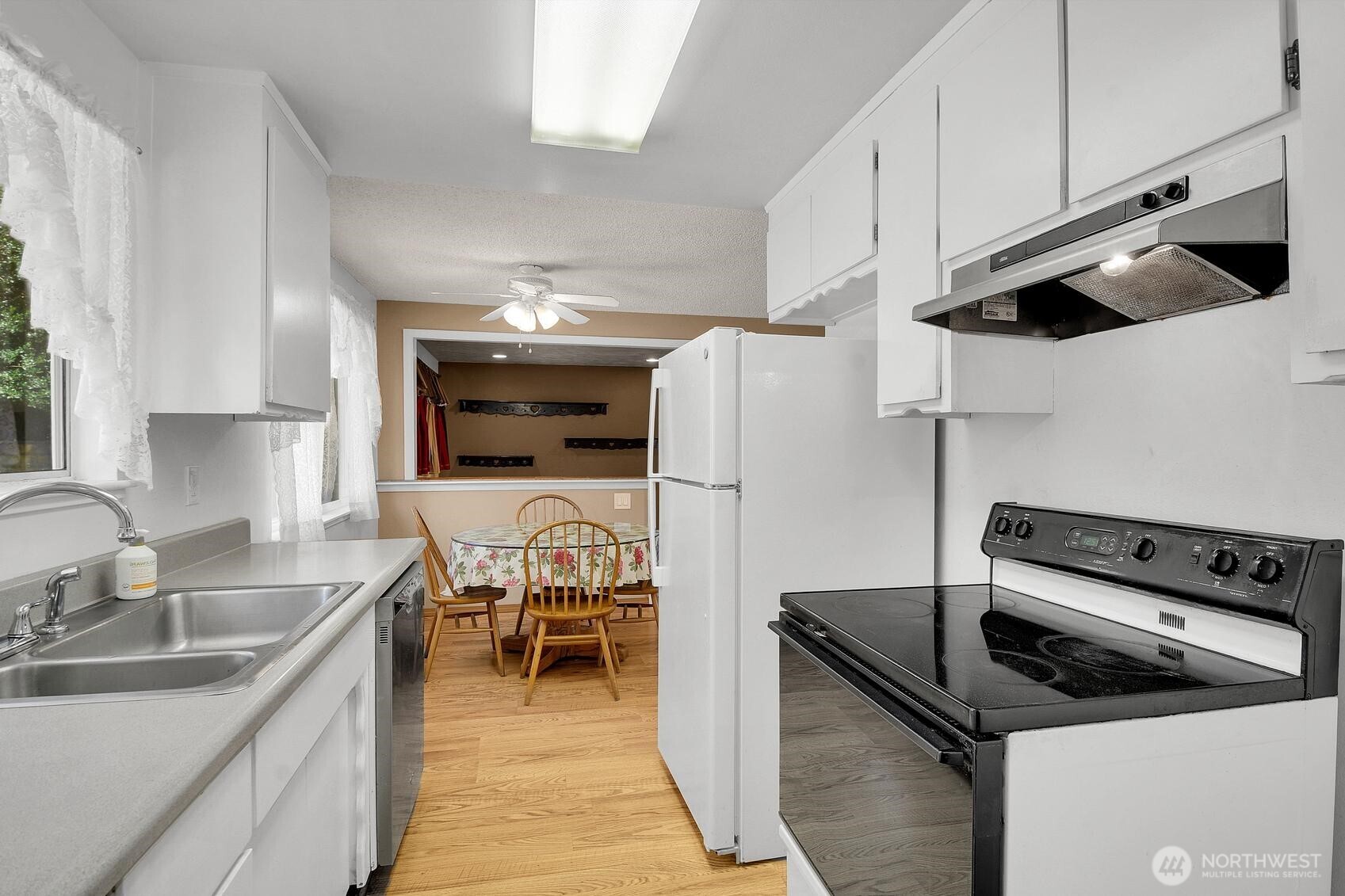 1906 114th Drive Property Photo 8