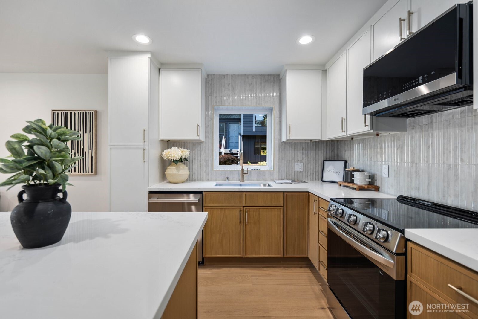 12040 5th Avenue Property Photo 6