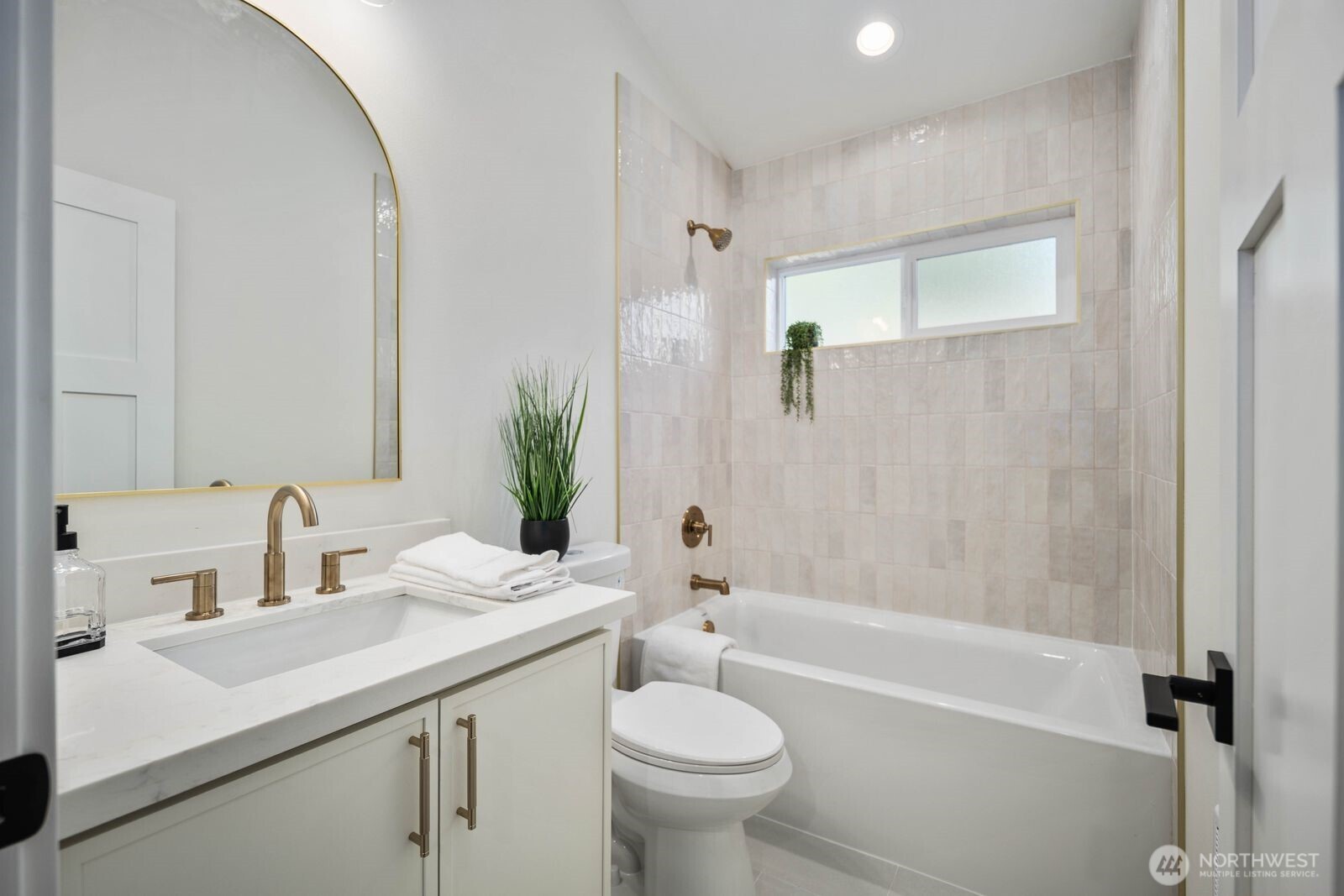 12040 5th Avenue Property Photo 23