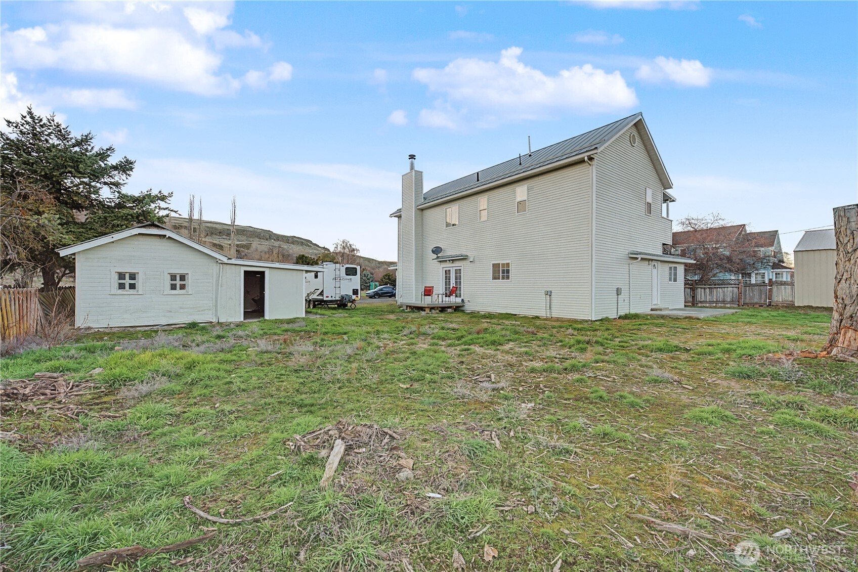 225 S D Property Photo 23