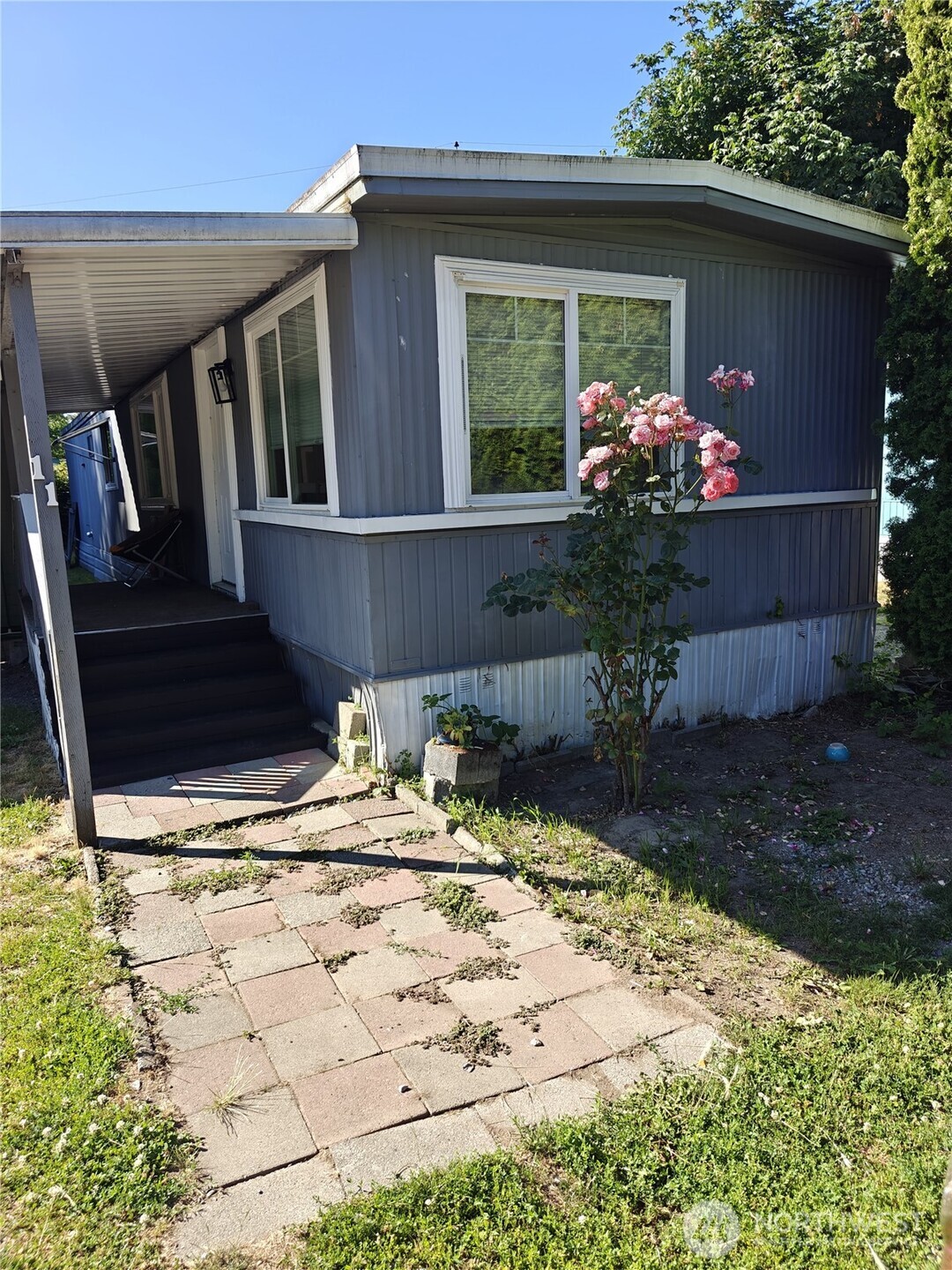 1720 Maple Lane 11 Property Photo 3