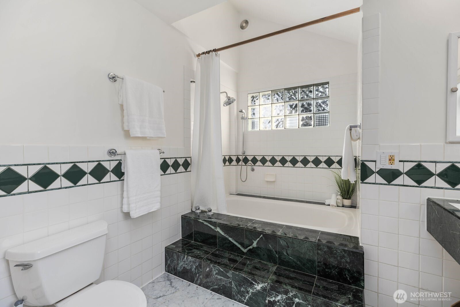 3218 S Byron Street Property Photo 17