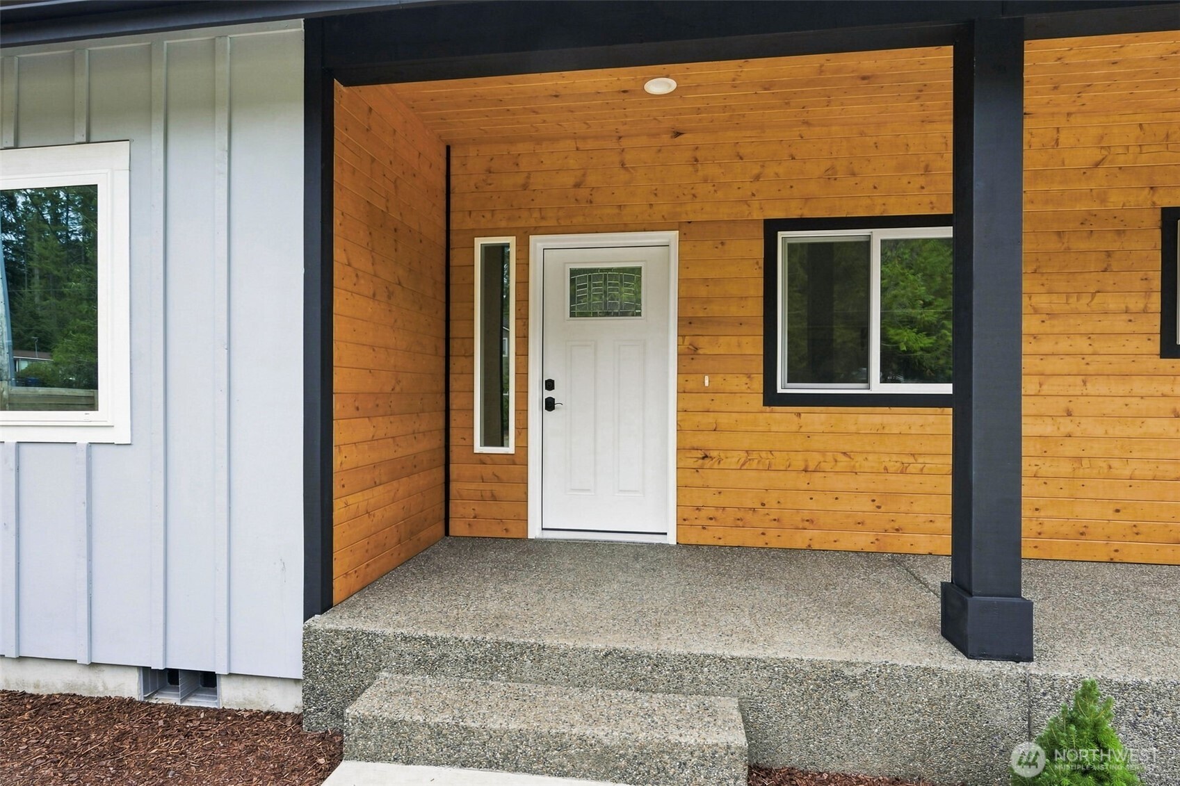 740 E Lakeshore Drive East Property Photo 3