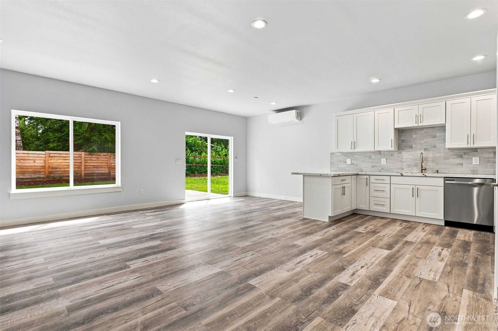 740 E Lakeshore Drive East Property Photo 8