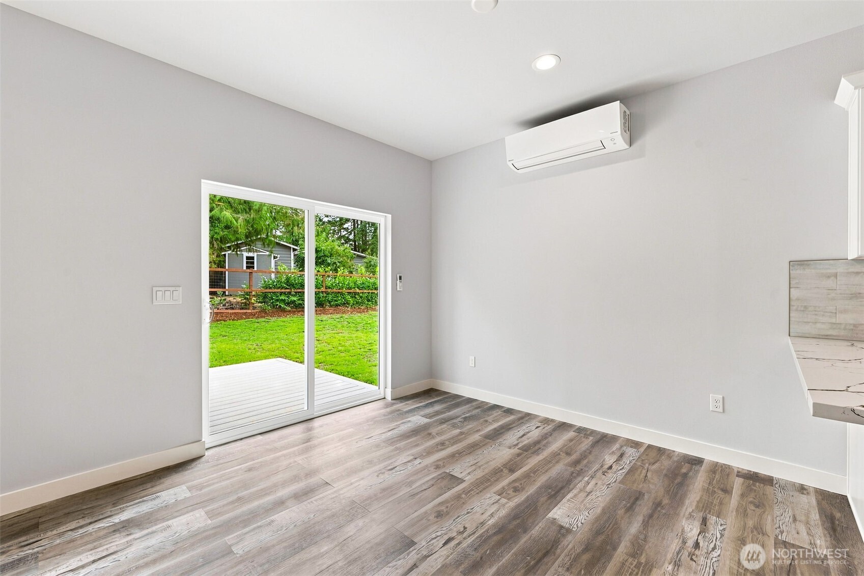 740 E Lakeshore Drive East Property Photo 10