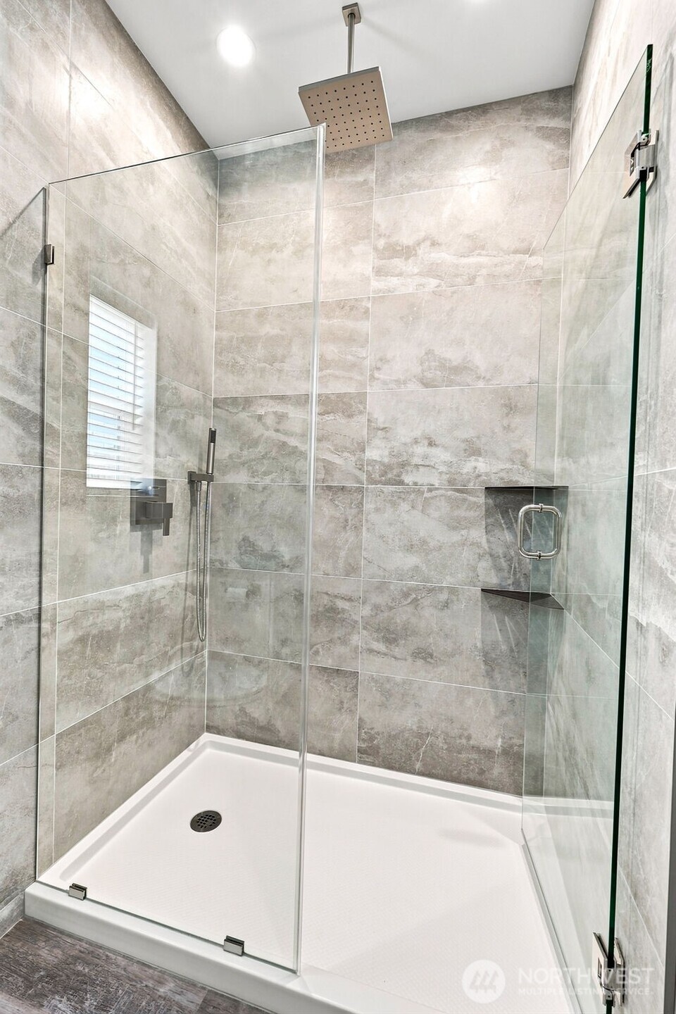 740 E Lakeshore Drive East Property Photo 15
