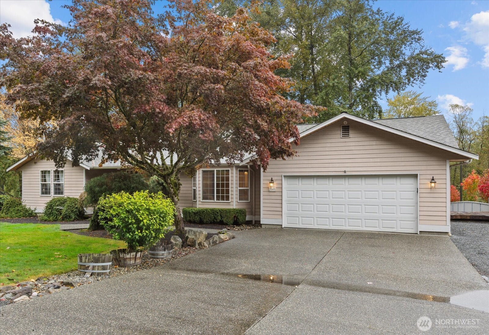 2505 Lake Drive Property Photo 1