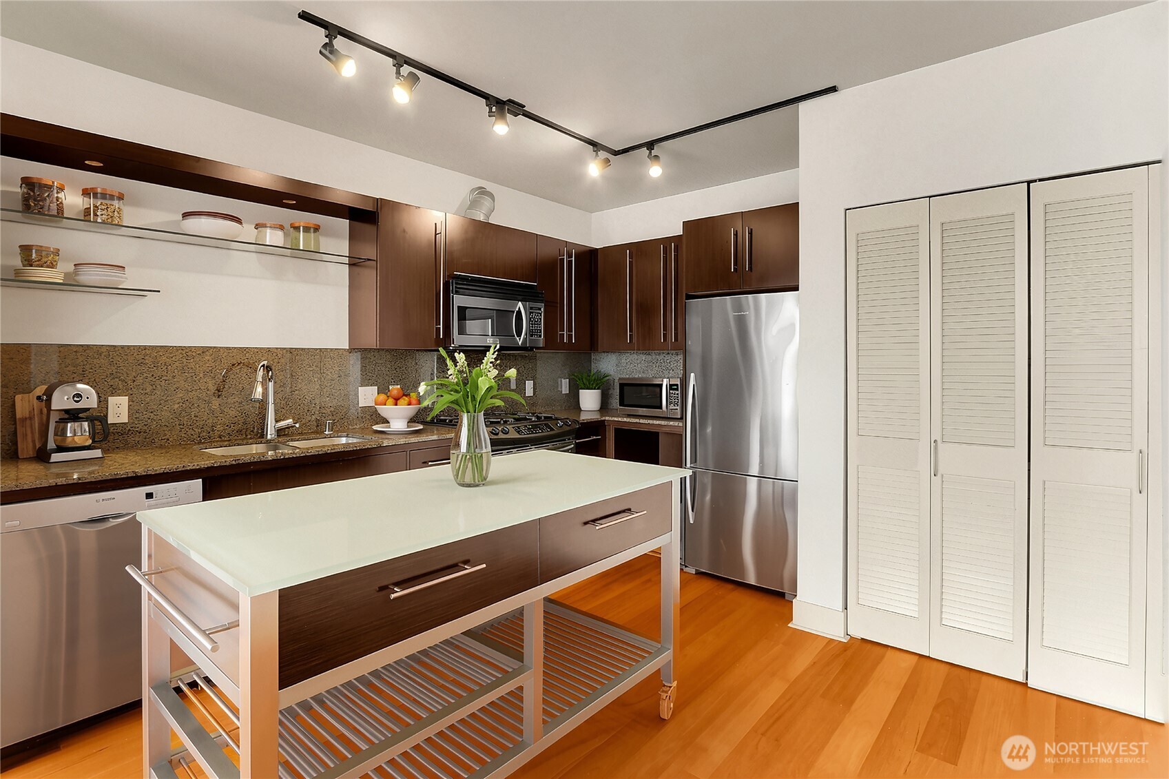 530 Broadway 210 Property Photo 6