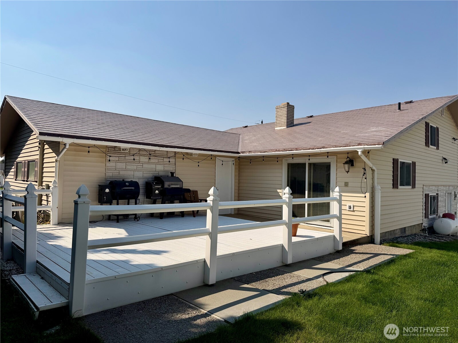 615 Se Mitchum Street Property Photo 2