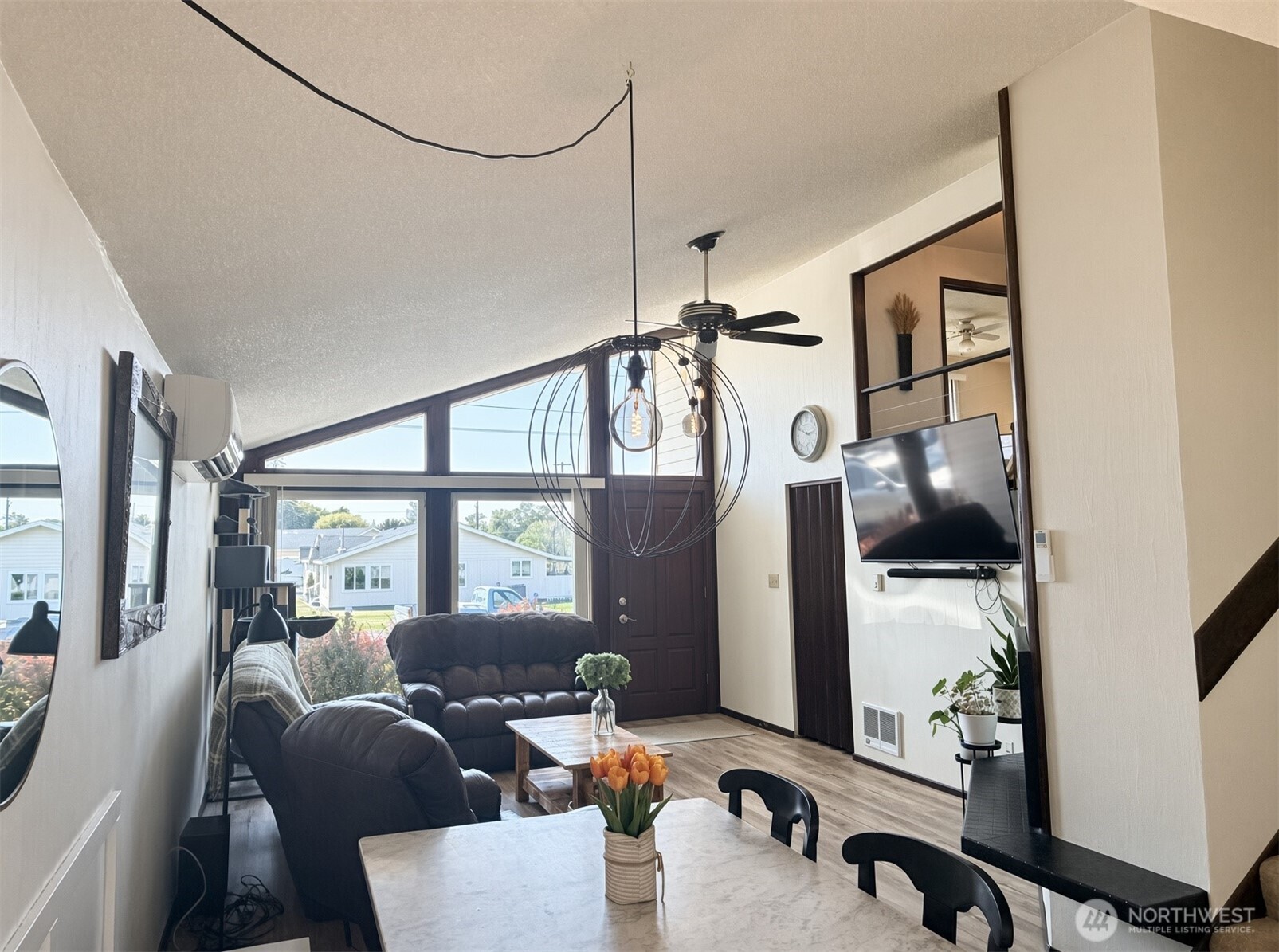 615 Se Mitchum Street Property Photo 3