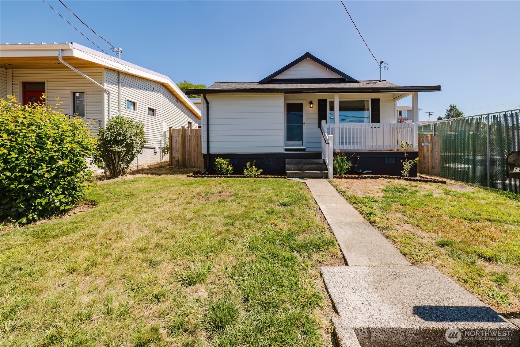1112 Perry Avenue Property Photo 3
