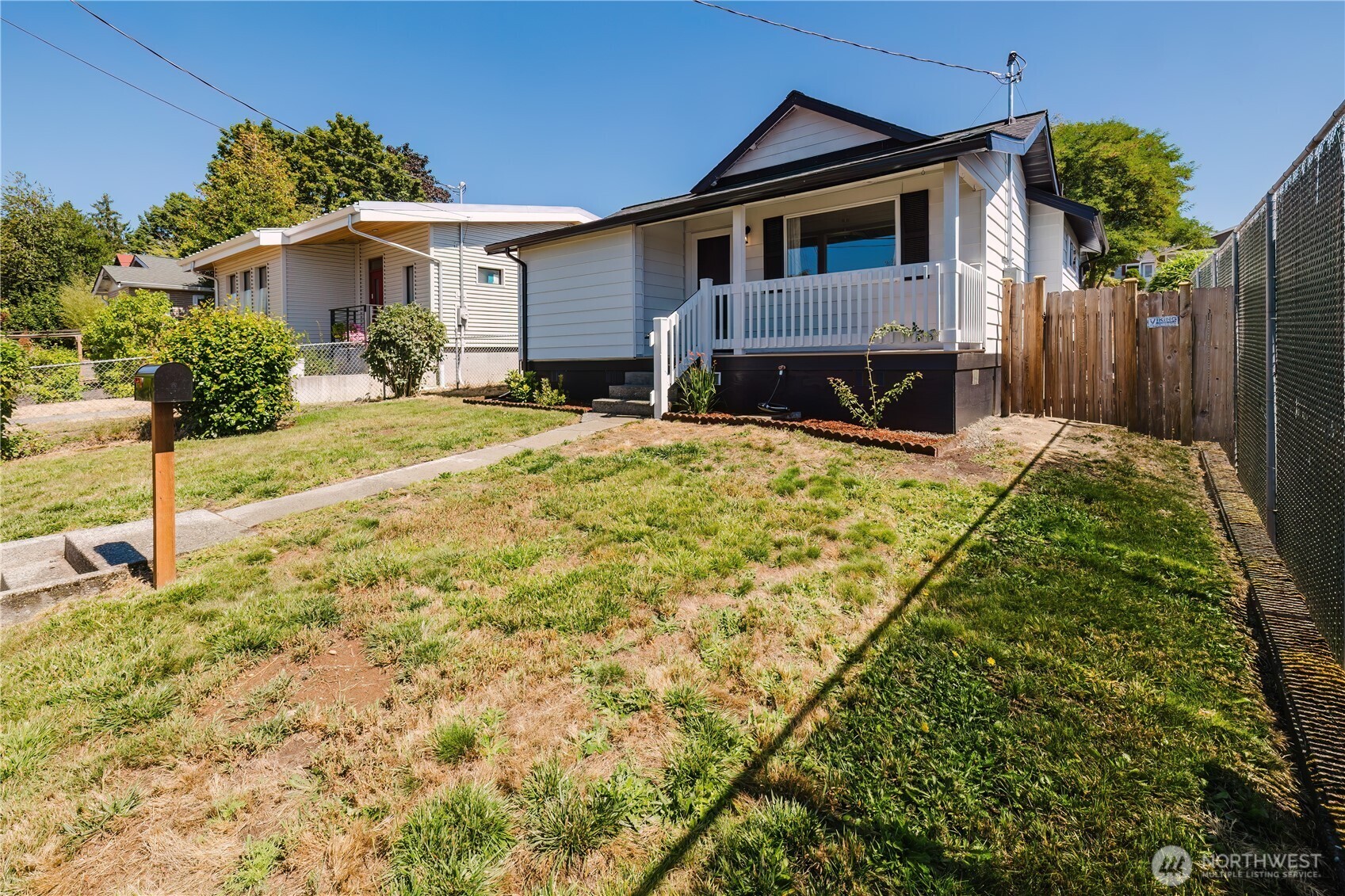 1112 Perry Avenue Property Photo 6