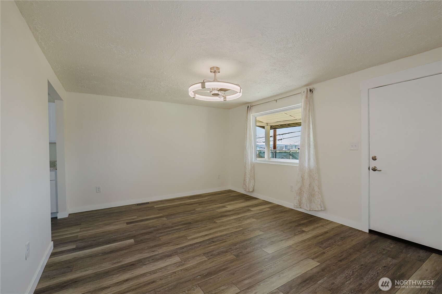 1112 Perry Avenue Property Photo 9